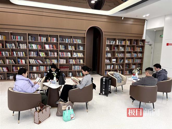读书、带娃还能开交友趴……光谷家门口的19个共享自习室成“宠青”矩阵(图1)