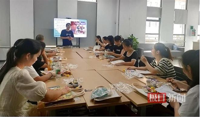 读书、带娃还能开交友趴……光谷家门口的19个共享自习室成“宠青”矩阵(图8)