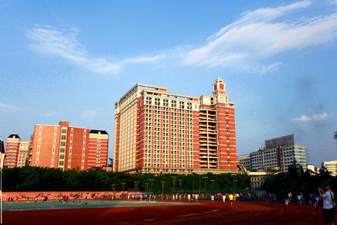 37平“沙丁鱼罐头”？14人挤爆广东中学宿舍！(图4)