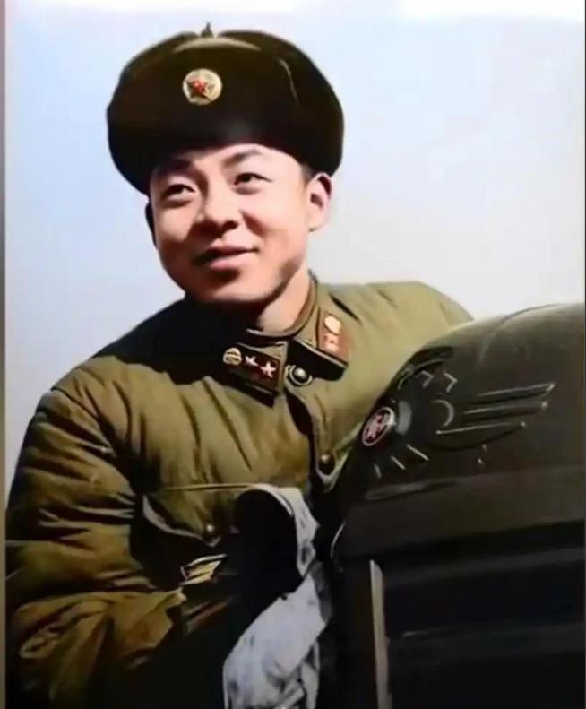 雷锋在武汉长江大桥下的留影穿戴干净整齐、慈眉善目、招人喜爱(图20)