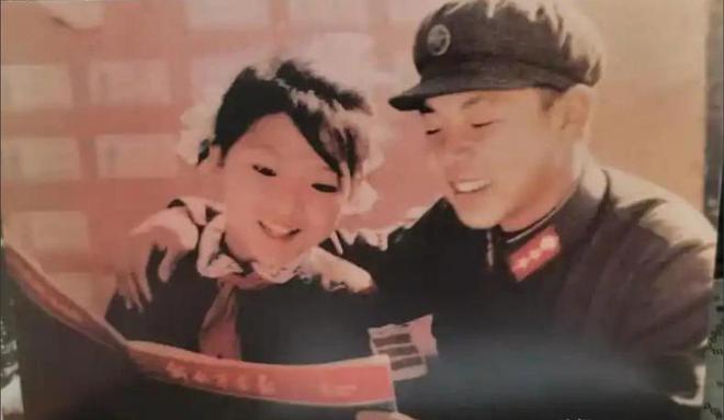 雷锋在武汉长江大桥下的留影穿戴干净整齐、慈眉善目、招人喜爱(图21)