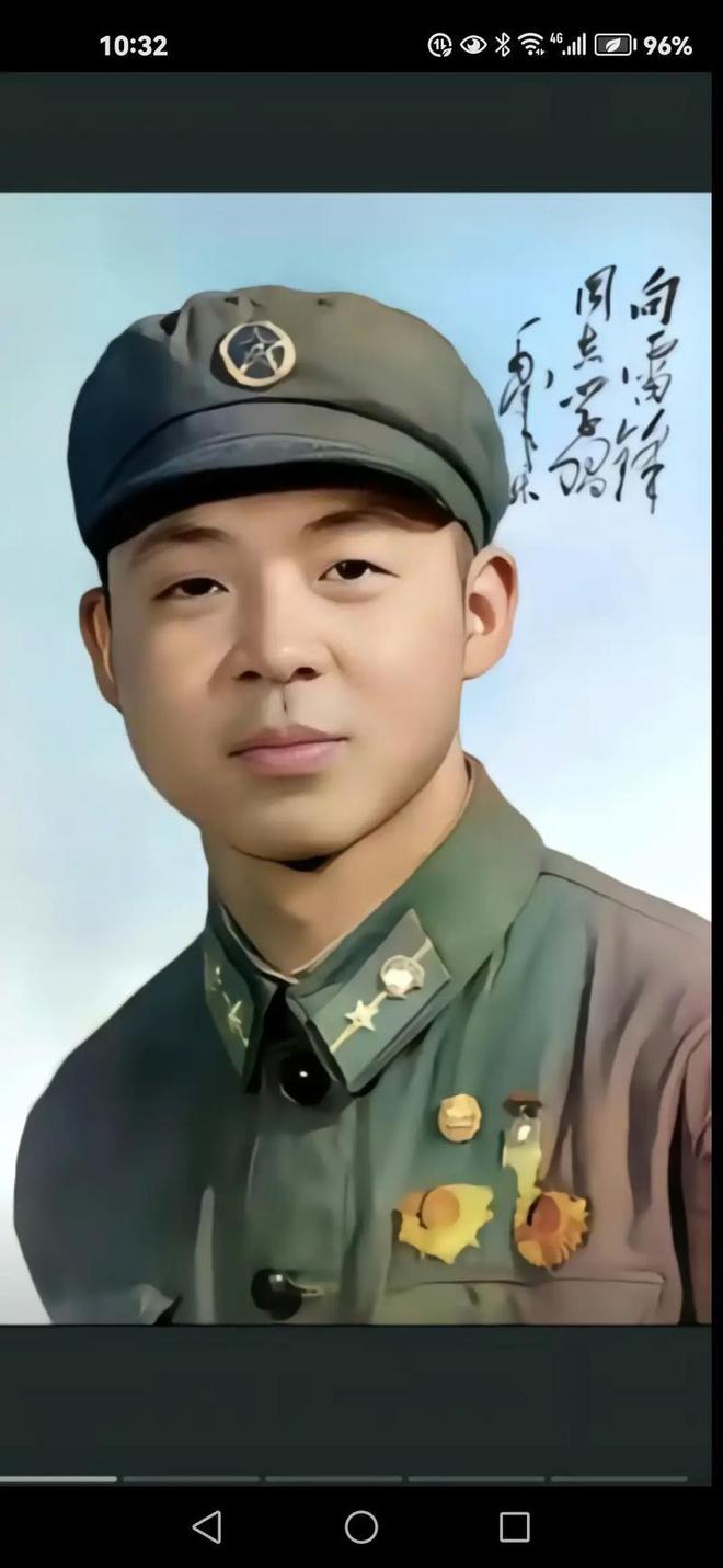 雷锋在武汉长江大桥下的留影穿戴干净整齐、慈眉善目、招人喜爱(图24)