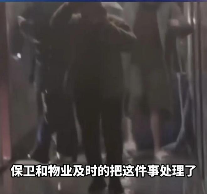 大学生在宿舍烧充气娃娃：同学曝更多内情学校回应！评论区炸锅(图2)