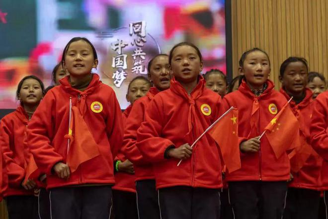 珠峰脚下书声又起：西藏定日地震灾区孩子们如期开学(图7)