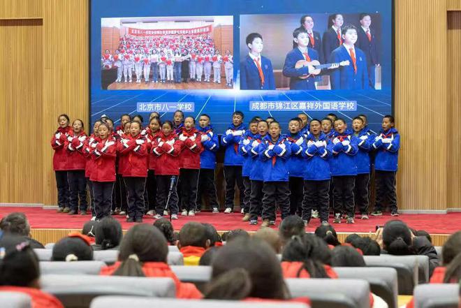 珠峰脚下书声又起：西藏定日地震灾区孩子们如期开学(图6)