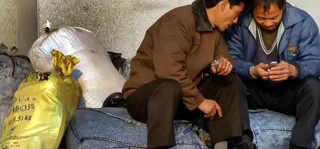 “寒假回家住的好憋屈”一张家庭照片揭露穷人家孩子的无奈(图15)