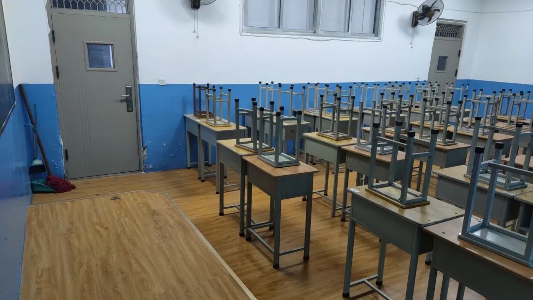 四川宿舍床桌椅招标公告(图1)