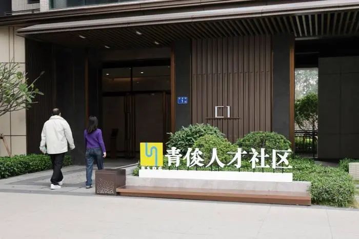 多地“抢人”推新政：求职免费住宿报销面试路费(图1)