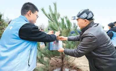 人民日报海外版关注青岛黄海学院：民办本科高校为何如此重视德育？(图1)