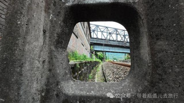 大渡口长江边的神秘废墟！99%重庆人不知道的绝美江景竟无人问津(图1)