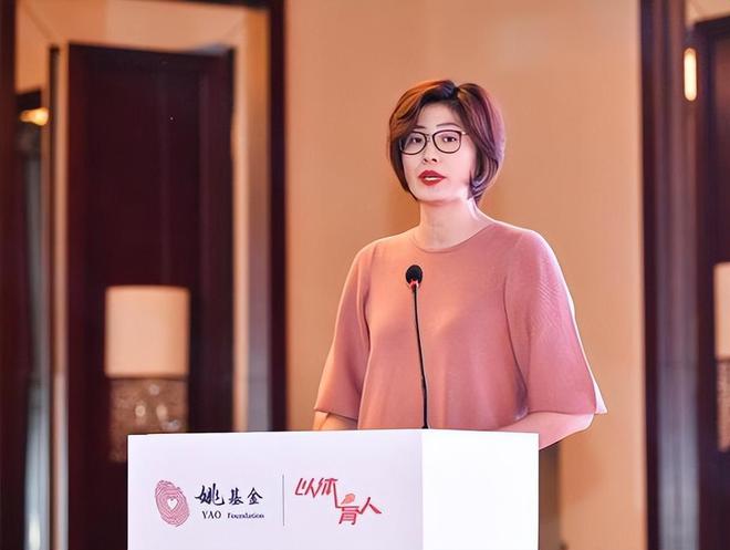 官宣离开！姚明娇妻叶莉重大抉择选择退出为7年坚守画上句号(图1)