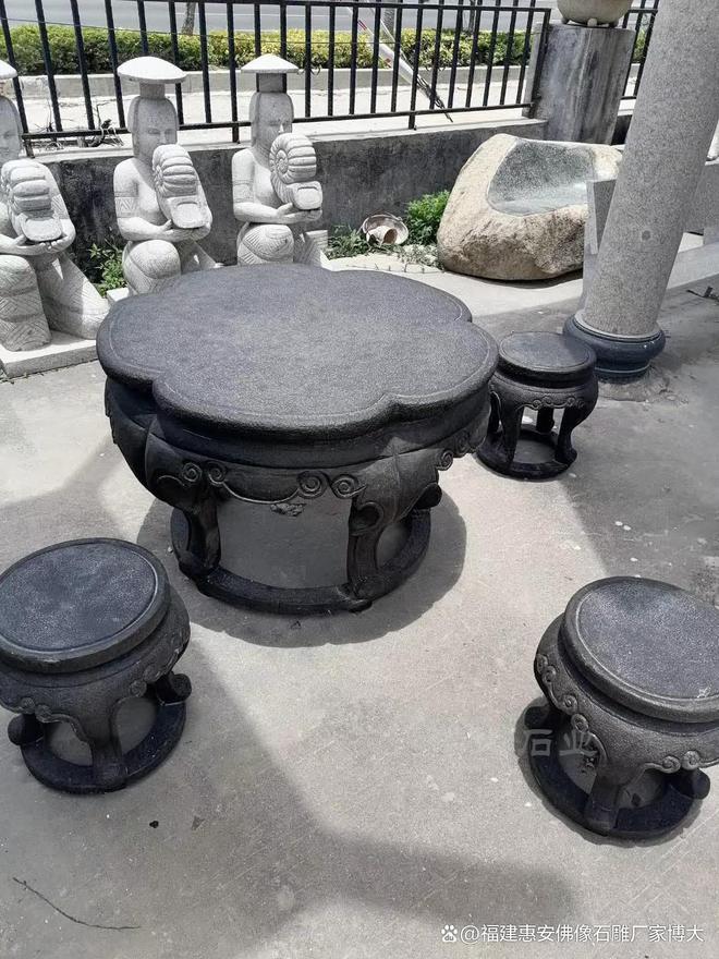 石雕桌椅与石雕花卉的搭配：生机盎然增添自然之美(图3)