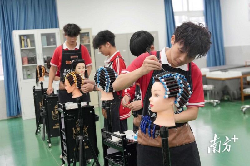 惠州市榕城职业技术学校：让中职学生找准赛道奔赴星辰大海(图8)