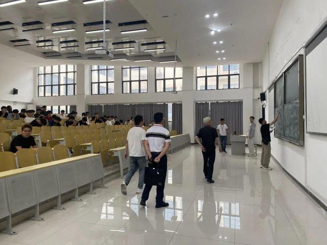 林州建筑职业技术学院全面巡查期末考试 营造良好考风学风(图1)
