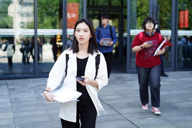 双一流大学满意度排名中戏排第一学生满意的前十名高校是谁？(图1)