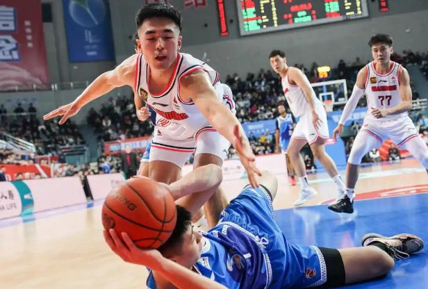 广东宏远首笔签约敲定首钢核心腰伤复发辽宁组团赴美选外援(图3)