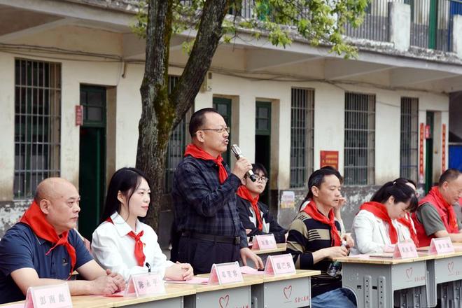 隆回：获东金公益捐赠课桌椅1000套(图5)