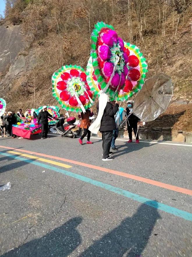 遗像放在什么地方最吉利？挂在客厅好不好？很多人都做错了！(图4)