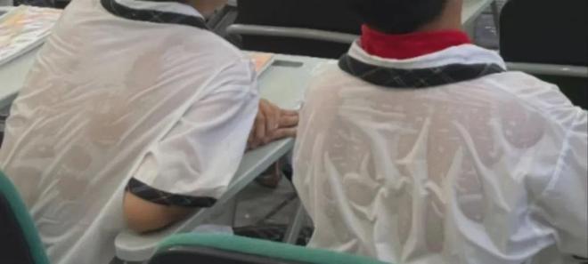 小学教室大学生宿舍与有钱人小区的垃圾站！(图1)