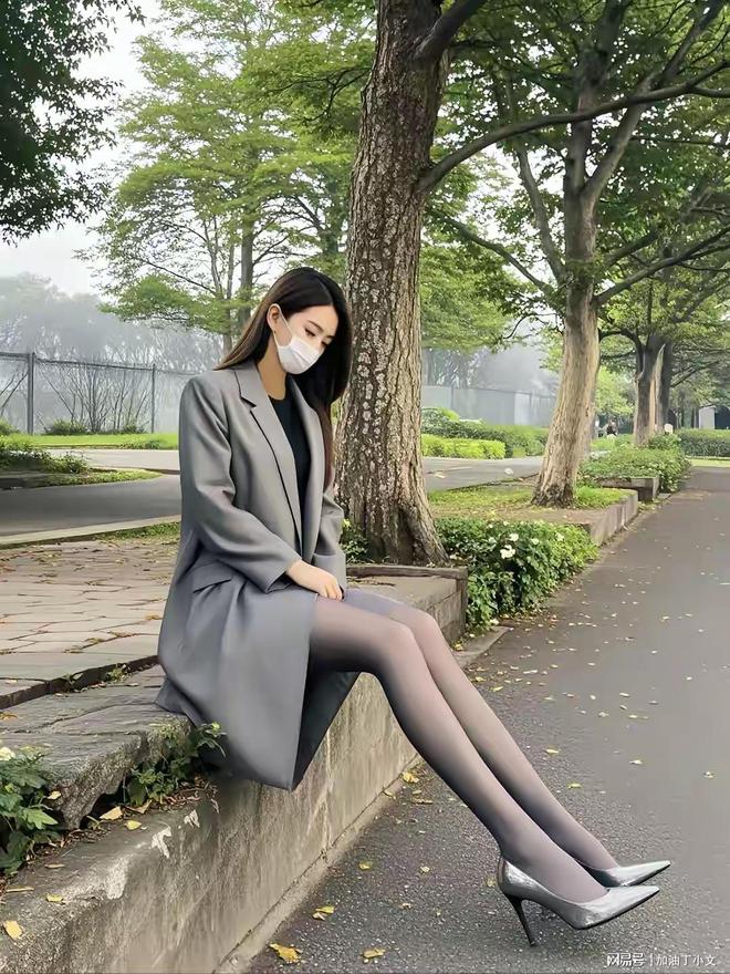 五十左右的女人能吸引异性是看上去年轻风韵犹存的少妇形象(图1)