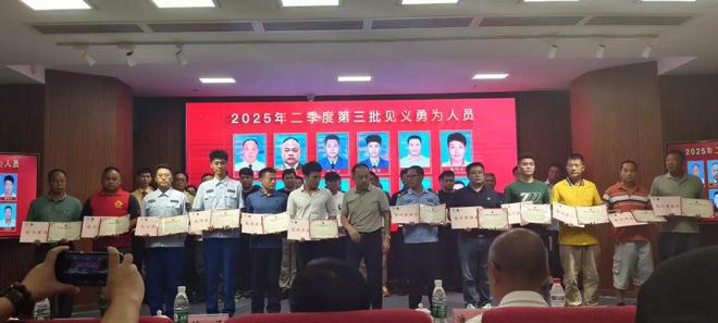 生死关头4名大学生教科书式救人！(图2)