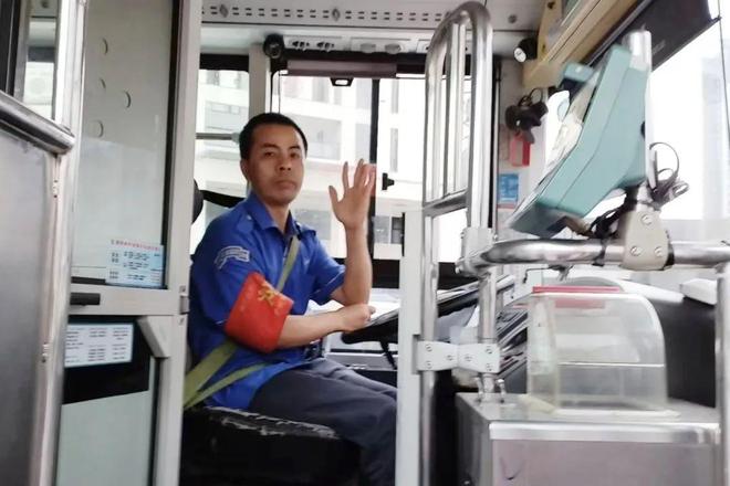 生死关头4名大学生教科书式救人！(图4)