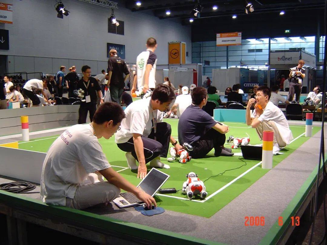 中国足球的世界杯冠军梦由一群机器人率先实现(图1)