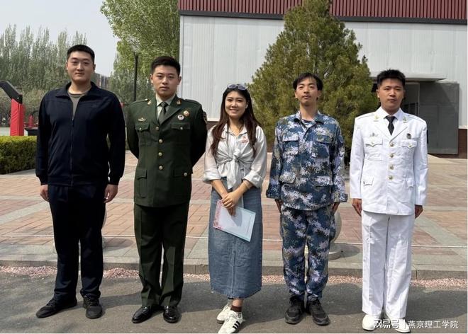 燕京理工学院退役士兵在国际海棠文化艺术节(图3)