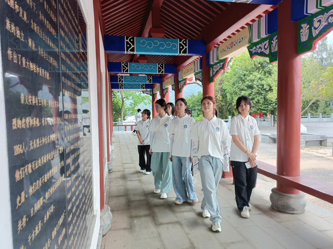青春红土淬炼精神火种——赣南师范大学“蒲公英”志愿服务队的红色传承之旅(图1)
