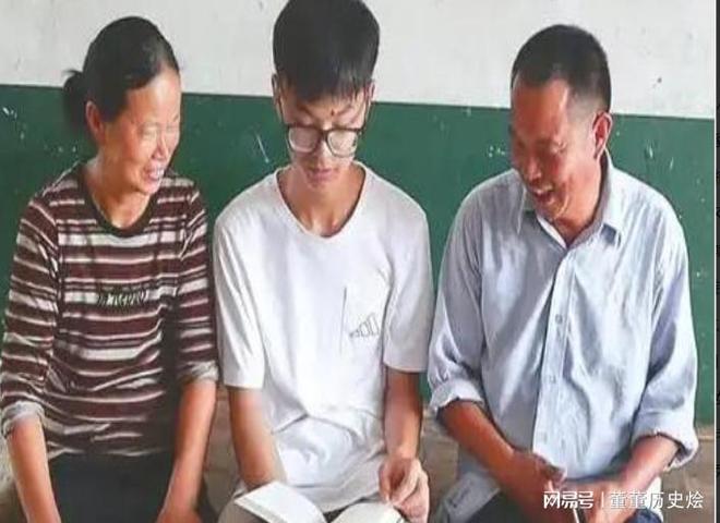 天崩开局679分寒门贵子考上国防科技大学恶心的一幕却出现了(图13)