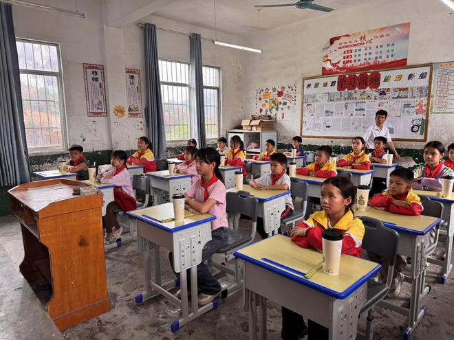 “感觉儿童节提前了”！广西两校学生收到古茗捐赠(图2)
