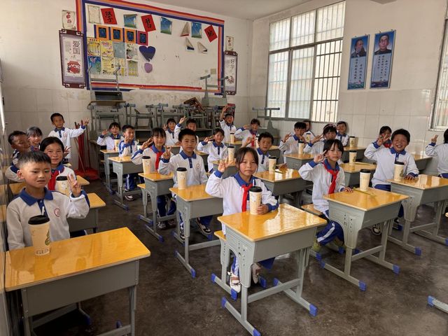 “感觉儿童节提前了”广西两校学生收到古茗捐赠(图6)