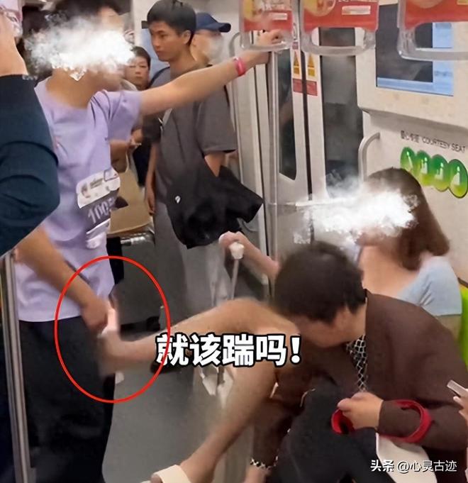 上海踢裆女被抓仍嚣张在派出所翘腿耍横照片曝光评论一边倒(图8)