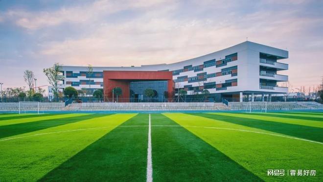 成都二八版块丨合信K101广场LOFT公寓丨售楼部电话、地址最新价格(图2)