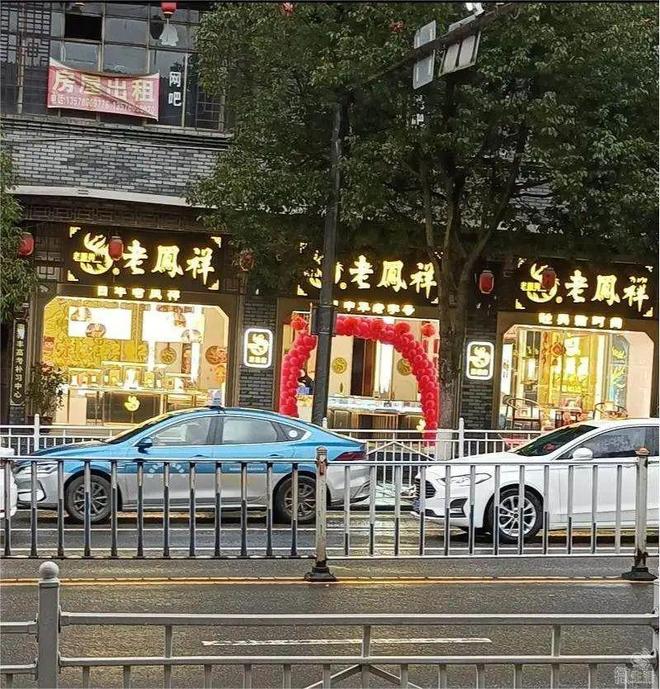 房东直租！镇雄街心花园270平门面出租带仓库和宿舍！(图60)