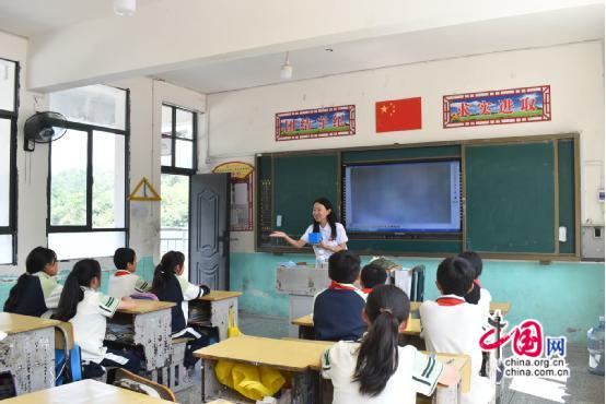 支教老师王越：爱是一棵树会撼动另一棵树(图1)