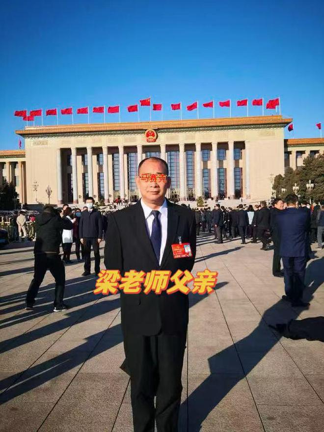 28岁女教师出轨多人大尺度照片流出家庭背景不简单：经不起查(图3)