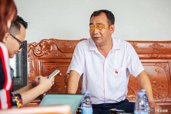 曝小学女老师出轨多人床上色聊内容曝光艳照流出：其父是领导(图4)