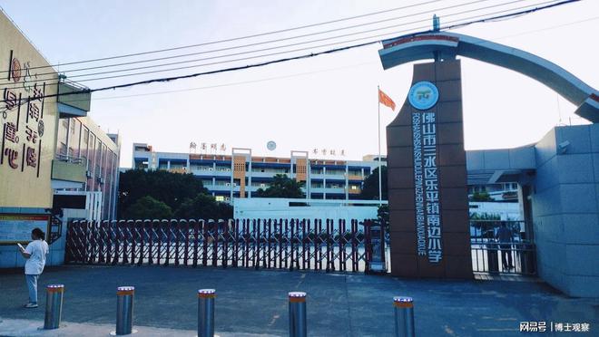 曝小学女老师出轨多人床上色聊内容曝光艳照流出：其父是领导(图5)