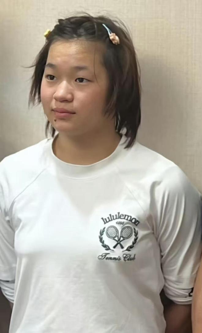 全红婵拍变装视频打扮时尚脸型小巧住集体宿舍被赞低调实在(图4)