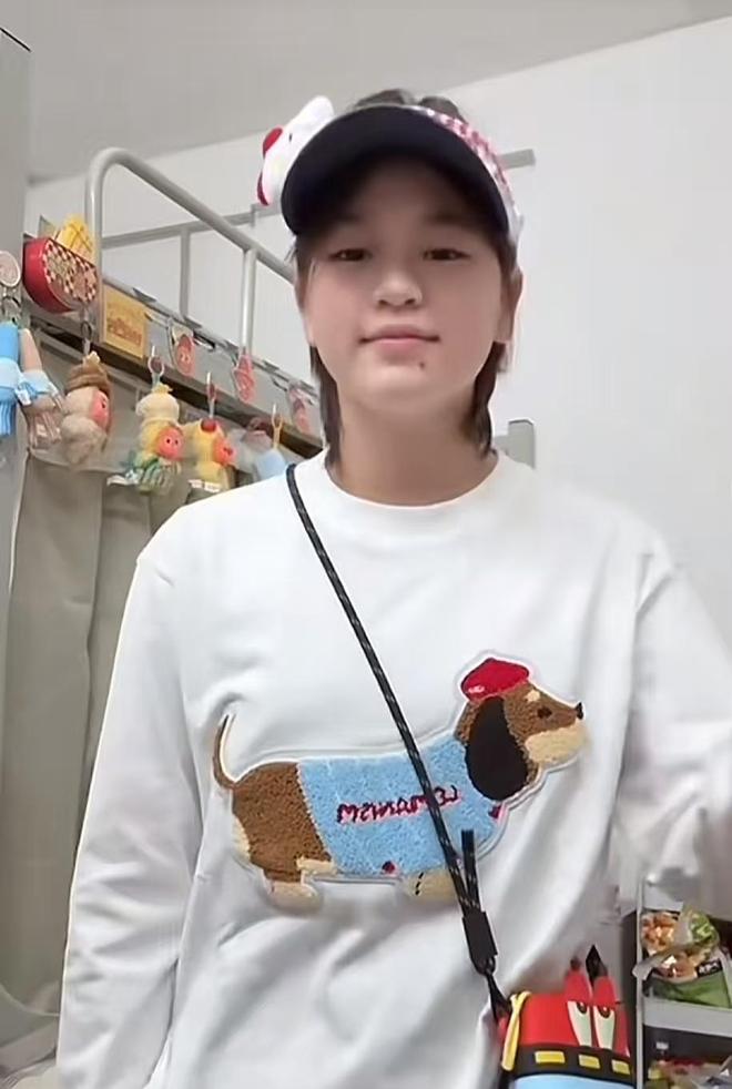 全红婵拍变装视频打扮时尚脸型小巧住集体宿舍被赞低调实在(图10)