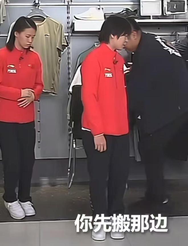 全红婵拍变装视频打扮时尚脸型小巧住集体宿舍被赞低调实在(图23)