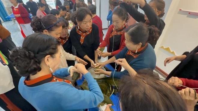 安顺经开区：社区欢庆端午节 共谱邻里和谐曲(图2)