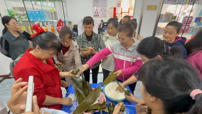 安顺经开区：社区欢庆端午节 共谱邻里和谐曲(图1)