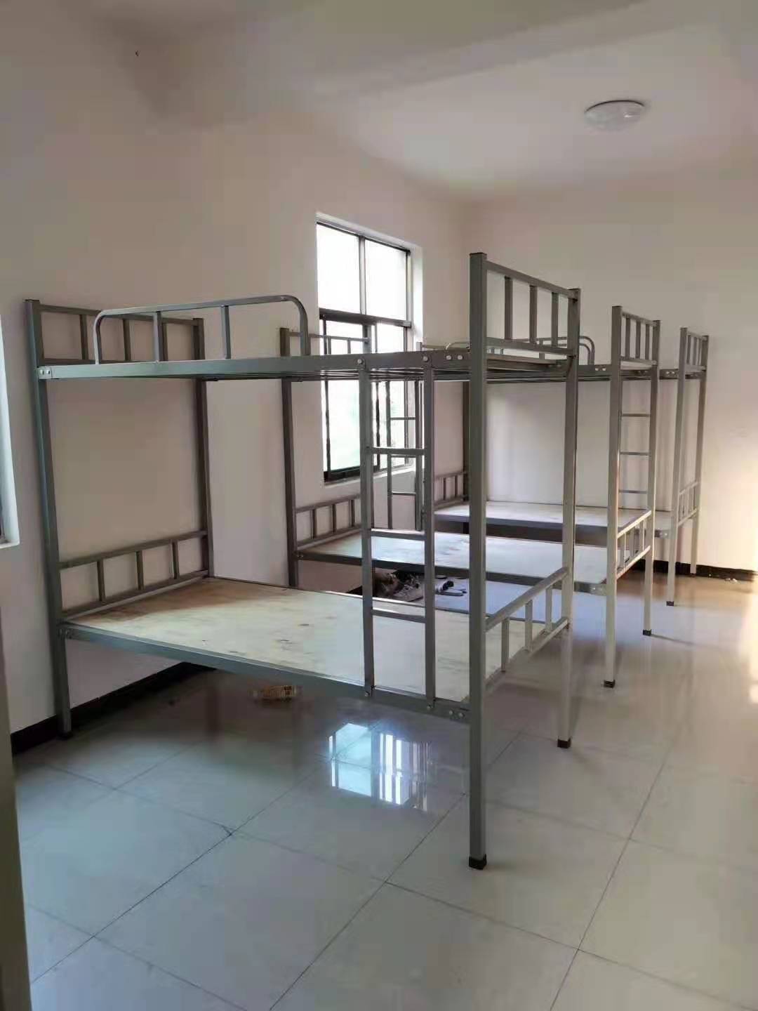 俄记者被安排住体育馆 睡行军床(图1)