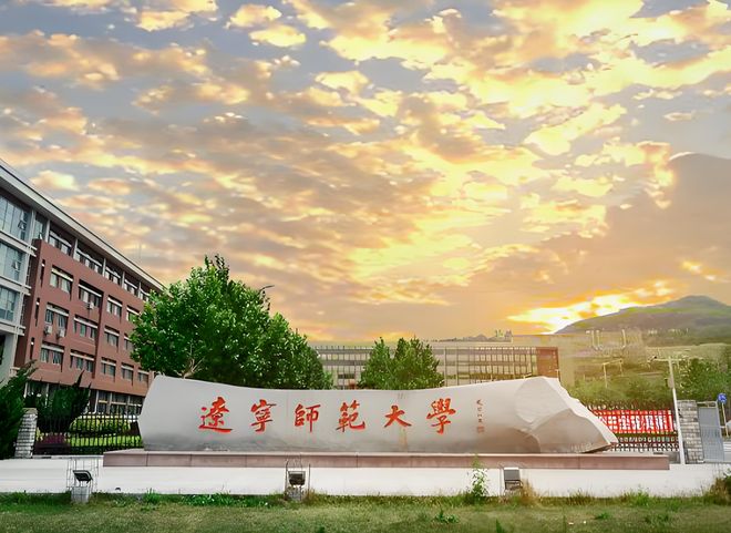 糟心！辽师大宿舍被新生吐槽：上下铺八人寝水泥地没空调没窗帘(图10)