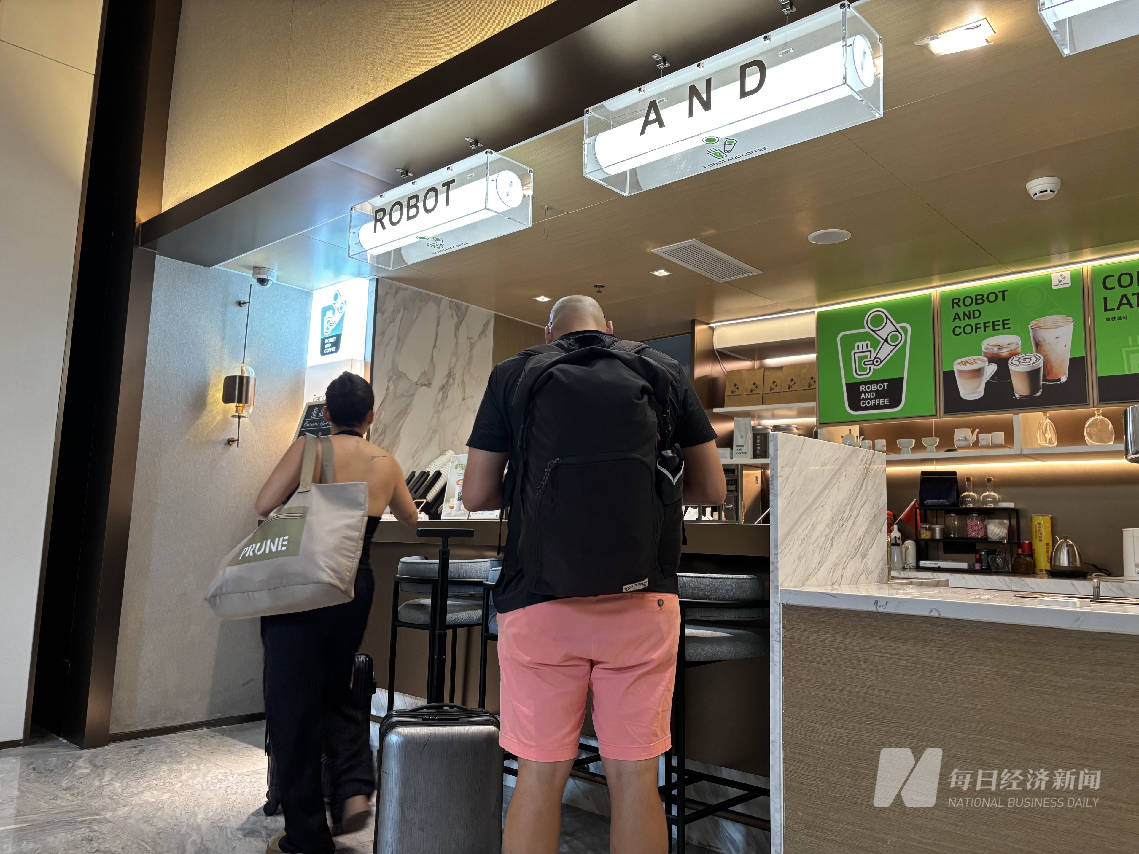 免签“朋友圈”再扩容这里住客九成已是外国人 China Travel带火酒店生意(图2)