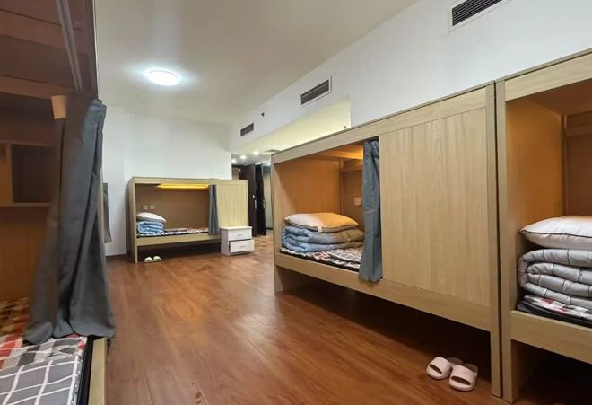 “花6500元睡棺材？”广东一高校宿舍被喷太压抑：不如校外租单间(图6)