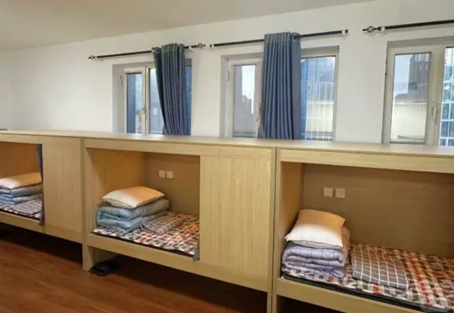 “花6500元睡棺材？”广东一高校宿舍被喷太压抑：不如校外租单间(图5)