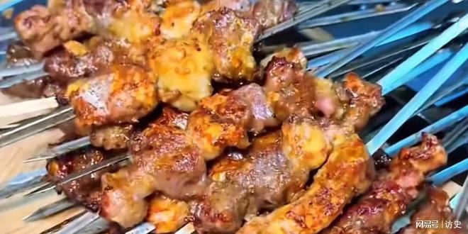 新疆文旅又白干！1000元烧烤自助吃太多老板翻脸付两千才走人(图1)